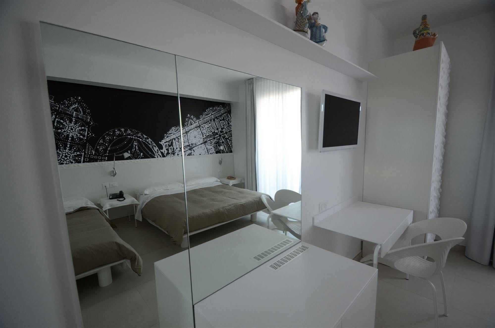Quihotel Porto Cesareo Exteriör bild